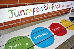 Halkokarin koulun oppilaskunta Sumusireenin ideoima ja maalaama Tunneparkki helpottaa tunnetilojen ilmentämistä.