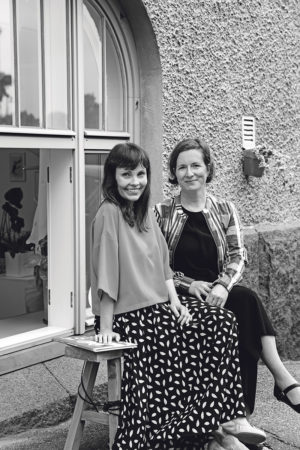 Jenni Erkintalo ja Réka Király ovat luotsanneet vuonna 2014 perustamaansa Etana Editions -kustantamoa visioihinsa uskoen. He saivat Onnimanni-palkinnon.