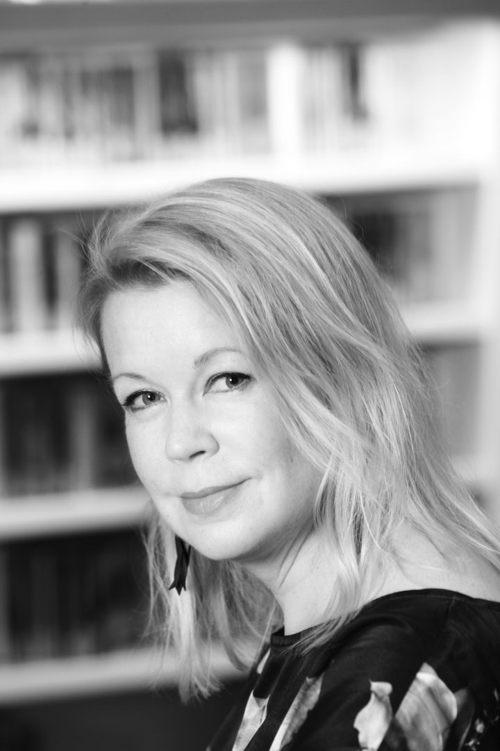 Elina Hirvonen, kirjailija ja dokumentaristi