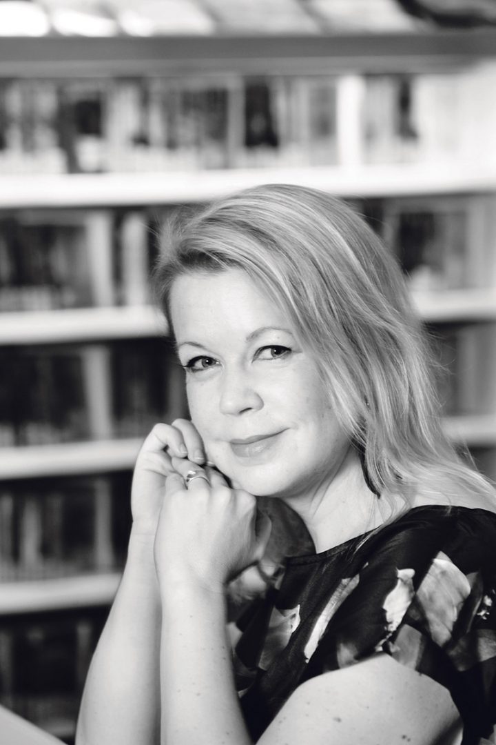 Elina Hirvonen, kirjailija ja dokumentaristi-