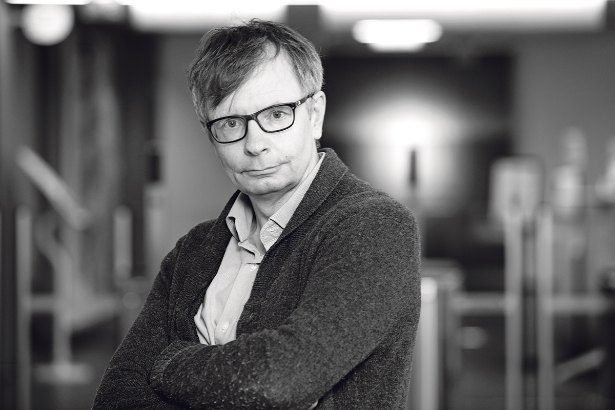 Heikki Hiilamo mustavalkoisessa kuvassa.