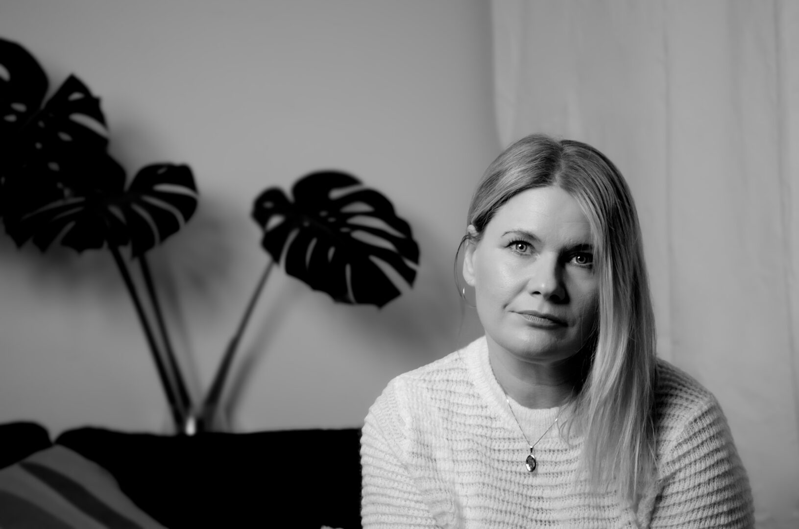 Mustavalkoinen kuva Juuli Hurskaisesta