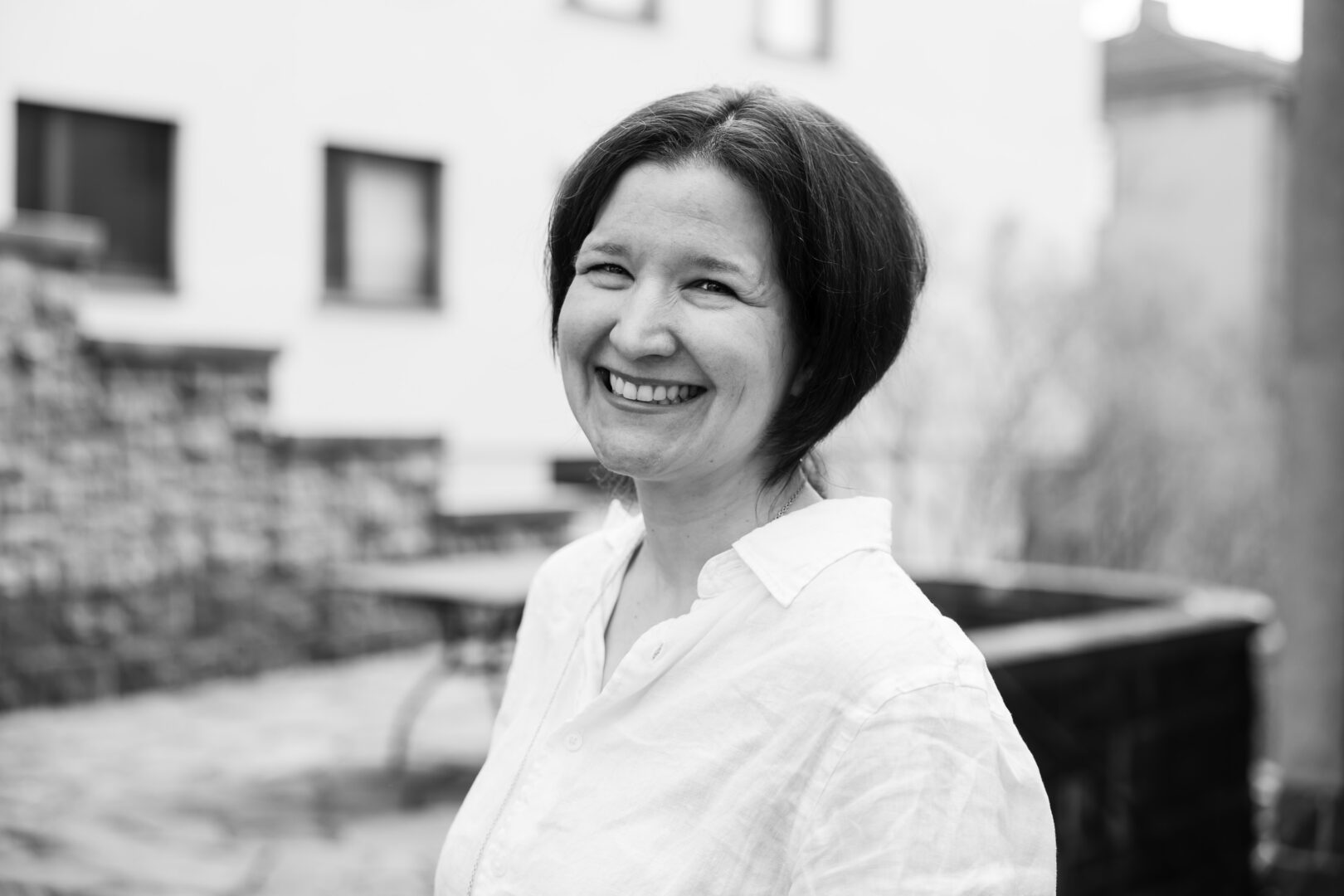 Mustavalkoinen potrettikuva Ira Custodiosta.