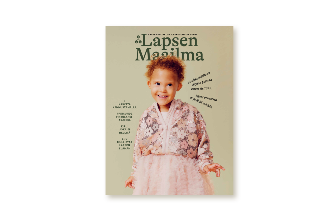 Lapsen Maailman uudistuneen nuemron kannessa pieni, tummaihoinen Alyssa prinsessa-asussa.