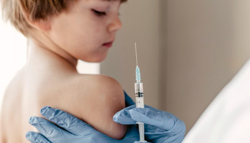 Kun rokottaminen jännittää lasta