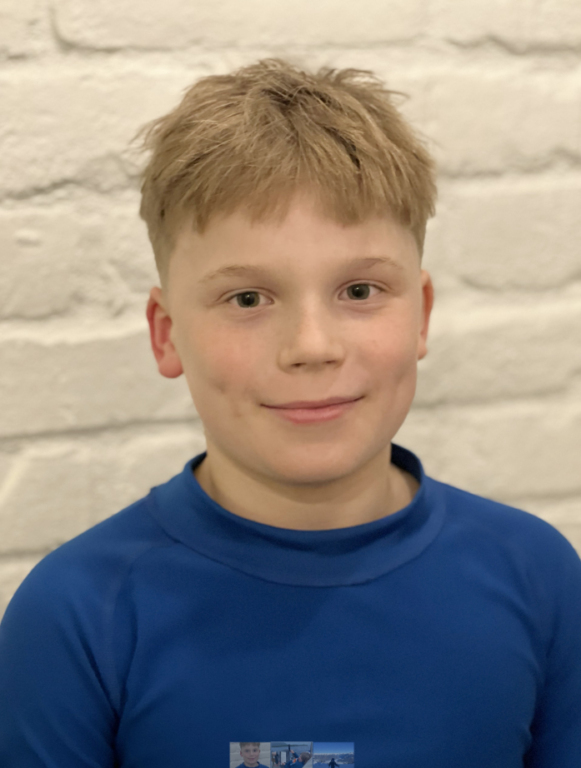 Koulukuva 12-vuotiaasta Kuntosta.