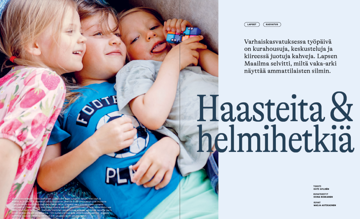 Kuva lehden aukeamasta, jossa kolme lasta makaa vieri vieressä lattaialla. Kuvan vieressä on otsikko Haasteita & helmihetkiä.