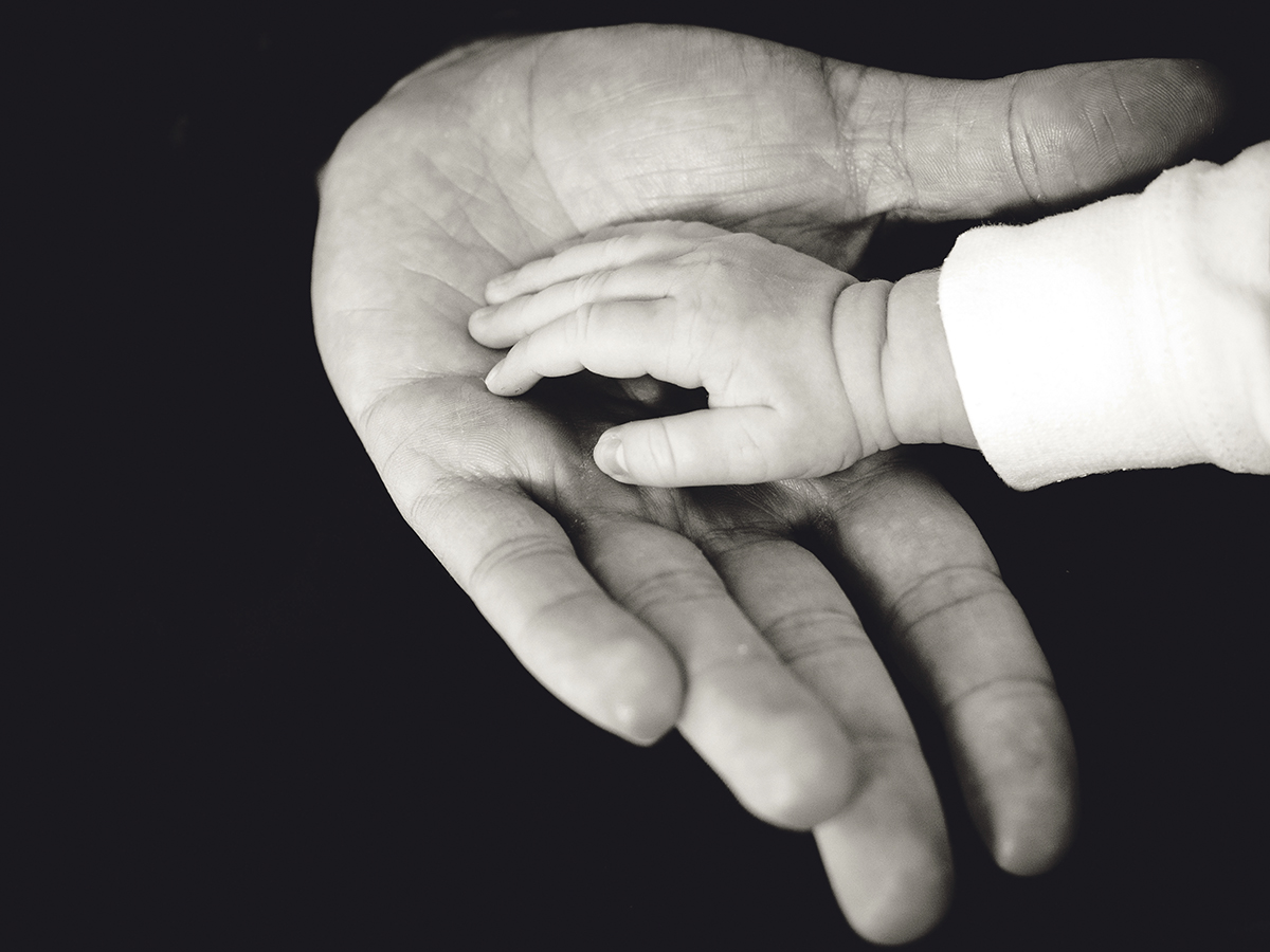 Adoptiovanhemmiksi haluavat kahden tulen välissä