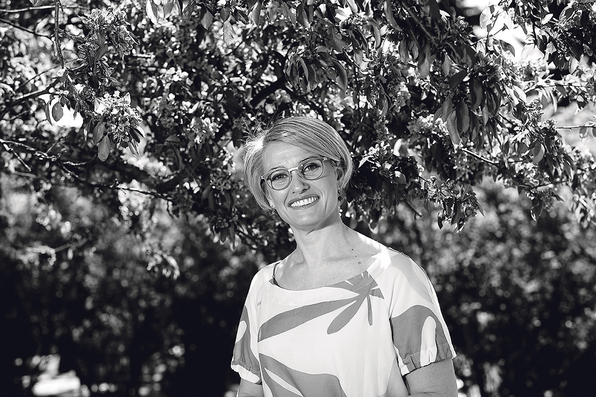 Ulla Siimes mustavalkoisessa kuvassa.