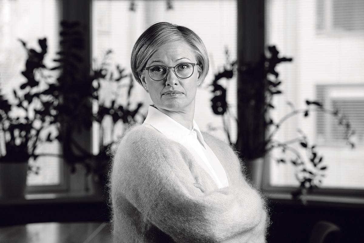 Ulla Siimes mustavalkoisessa kuvassa.