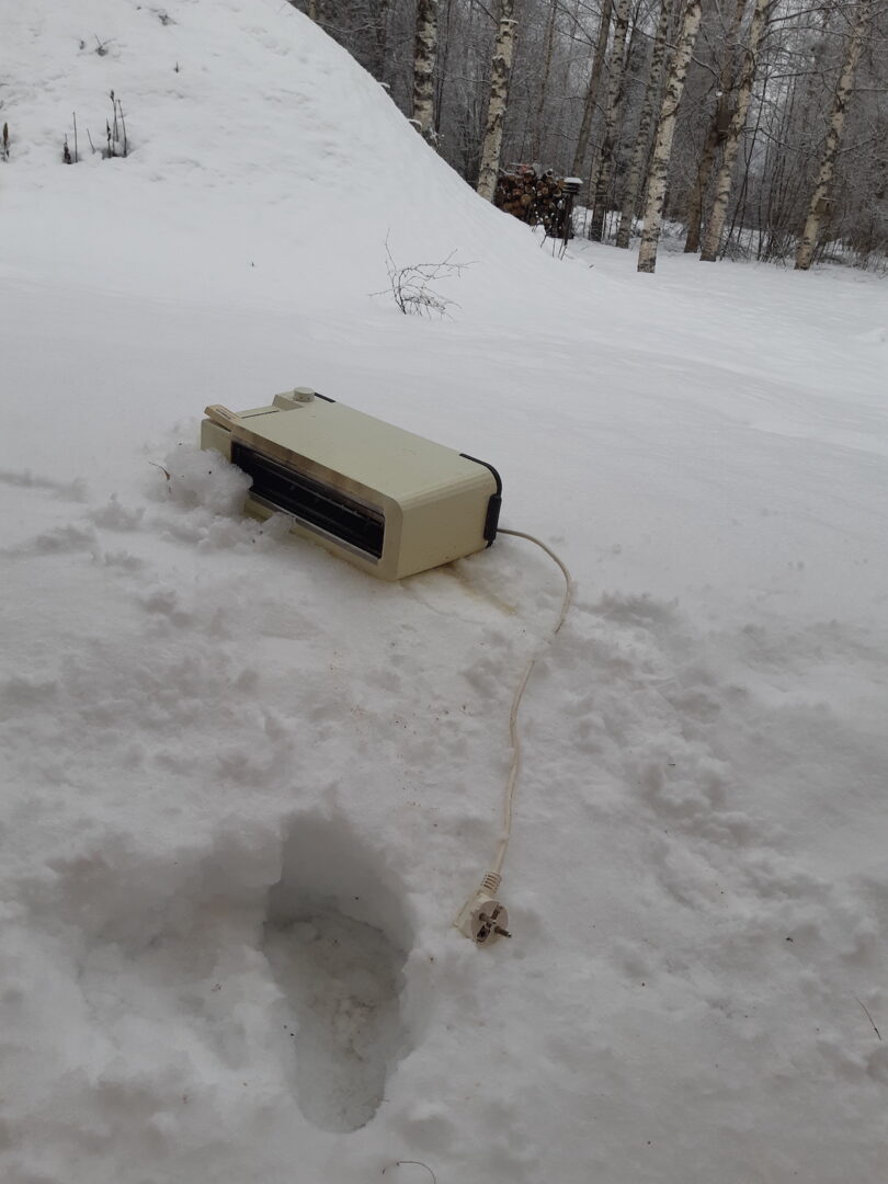 Leivänpaahdin hangessa.