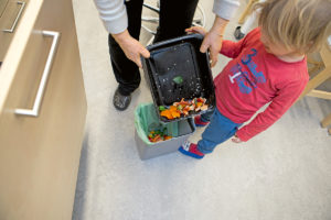 Lapsen Maailma: Korpilahden luonto- ja liikuntapäiväkodissa ruualla saa leikkiä