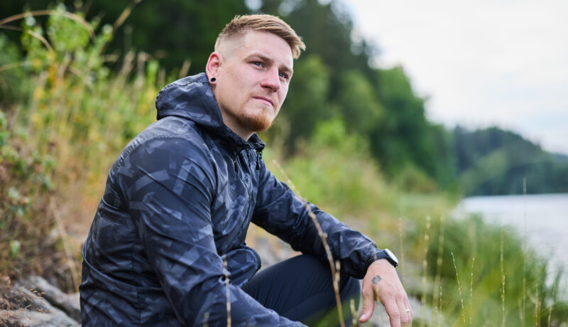 Turvaton lapsuus teki Jounista lasten auttajan: ”Haluan uskoa nuoriin niin kuin perhekodin vanhemmat uskoivat minuun.”